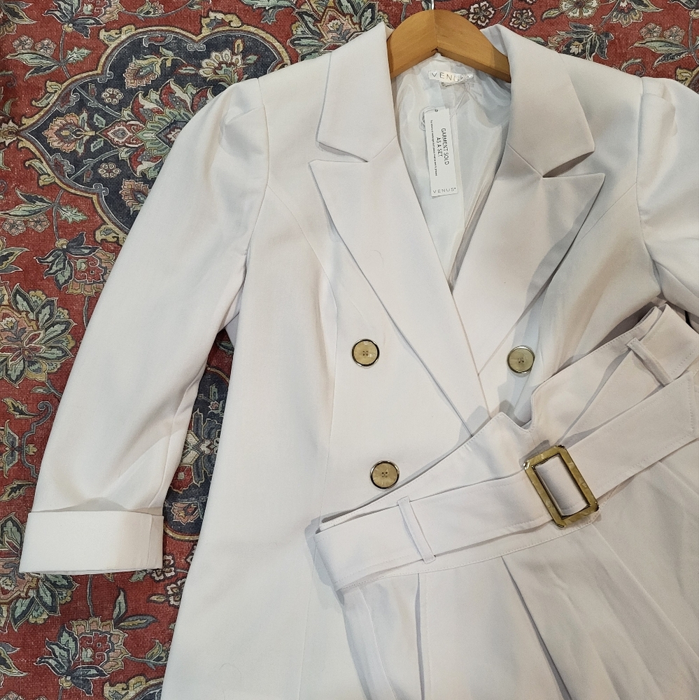 VENUS White Blazer With Shorts